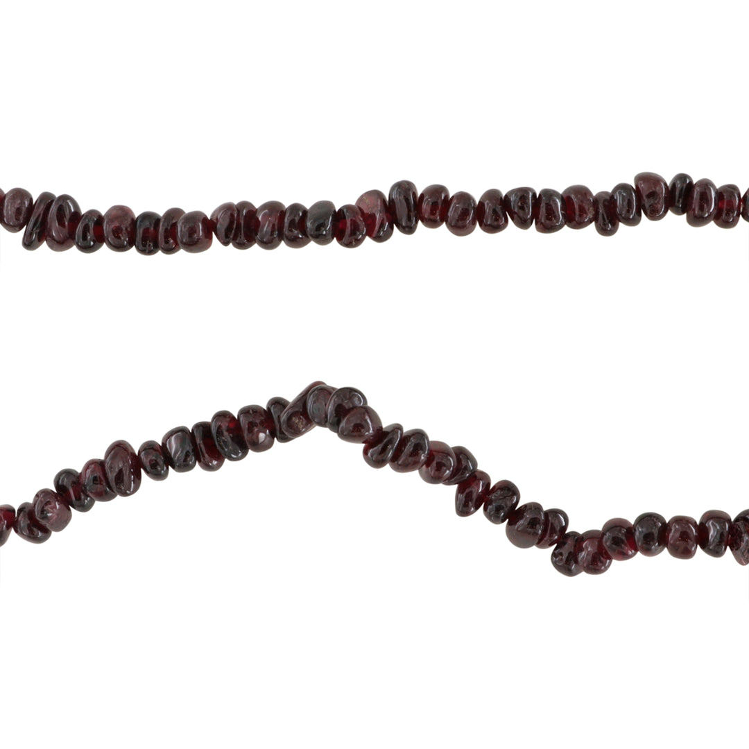 Find Smykkestensperler, string, granat chips - 44 cm, ca 110 stk hos Beadhouse of Copenhagen i dag, med en altid hurtig levering!