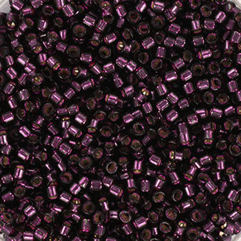 Find Lilla glasperler, miyuki delica beads, silverlined mørk lilla hos Beadhouse of Copenhagen i dag, med en altid hurtig levering!