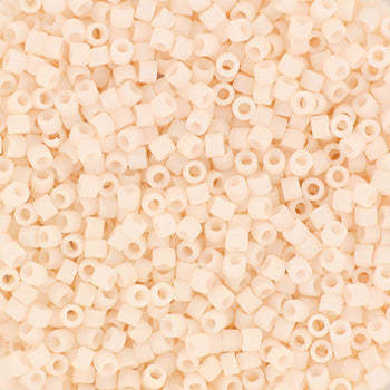 Find Gule glasperler, miyuki delica beads, opaque matte bisque white hos Beadhouse of Copenhagen i dag, med en altid hurtig levering!