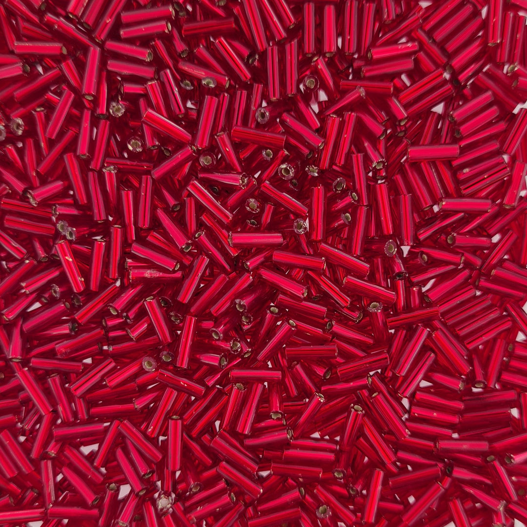 Find Røde glasperler, preciosa cut bugles, silverlined red, 6,8 mm hos Beadhouse of Copenhagen i dag, med en altid hurtig levering!