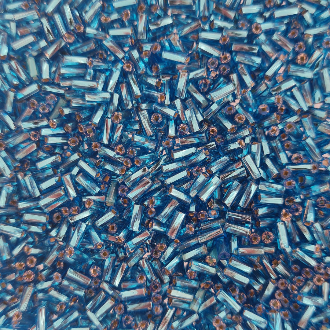 Find Blå glasperler, preciosa cut bugles, twisted silverlined light blue, 4,6 mm hos Beadhouse of Copenhagen i dag, med en altid hurtig levering!