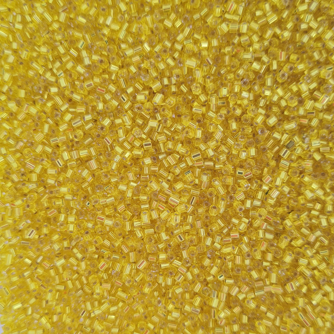 Find Gule glasperler, preciosa cut bugles, natural silverlined yellow, 1,8 mm hos Beadhouse of Copenhagen i dag, med en altid hurtig levering!