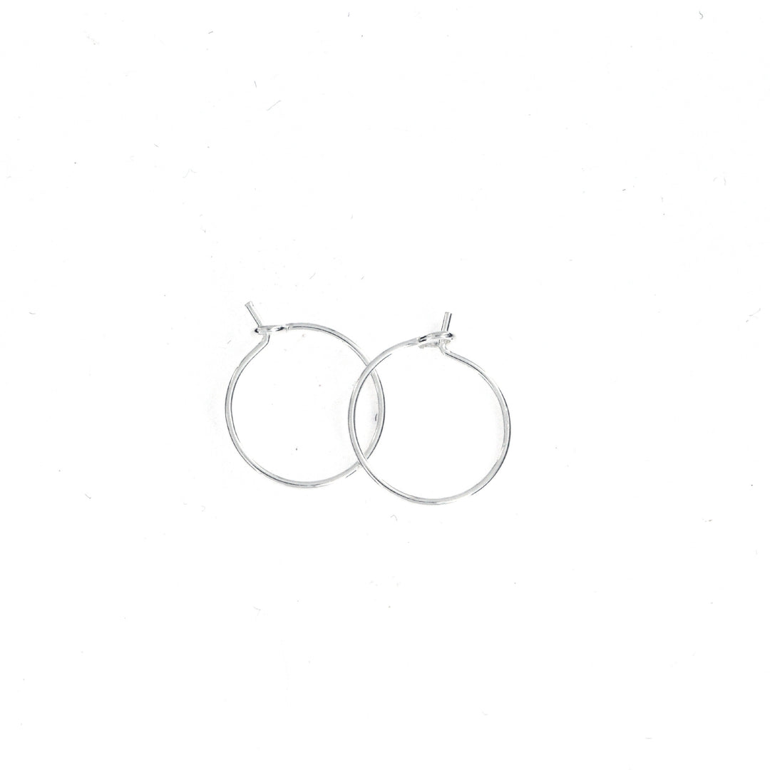 Find Monterings creoler i sterlingsølv, 12 mm 0,7 mm hos Beadhouse of Copenhagen i dag, med en altid hurtig levering!
