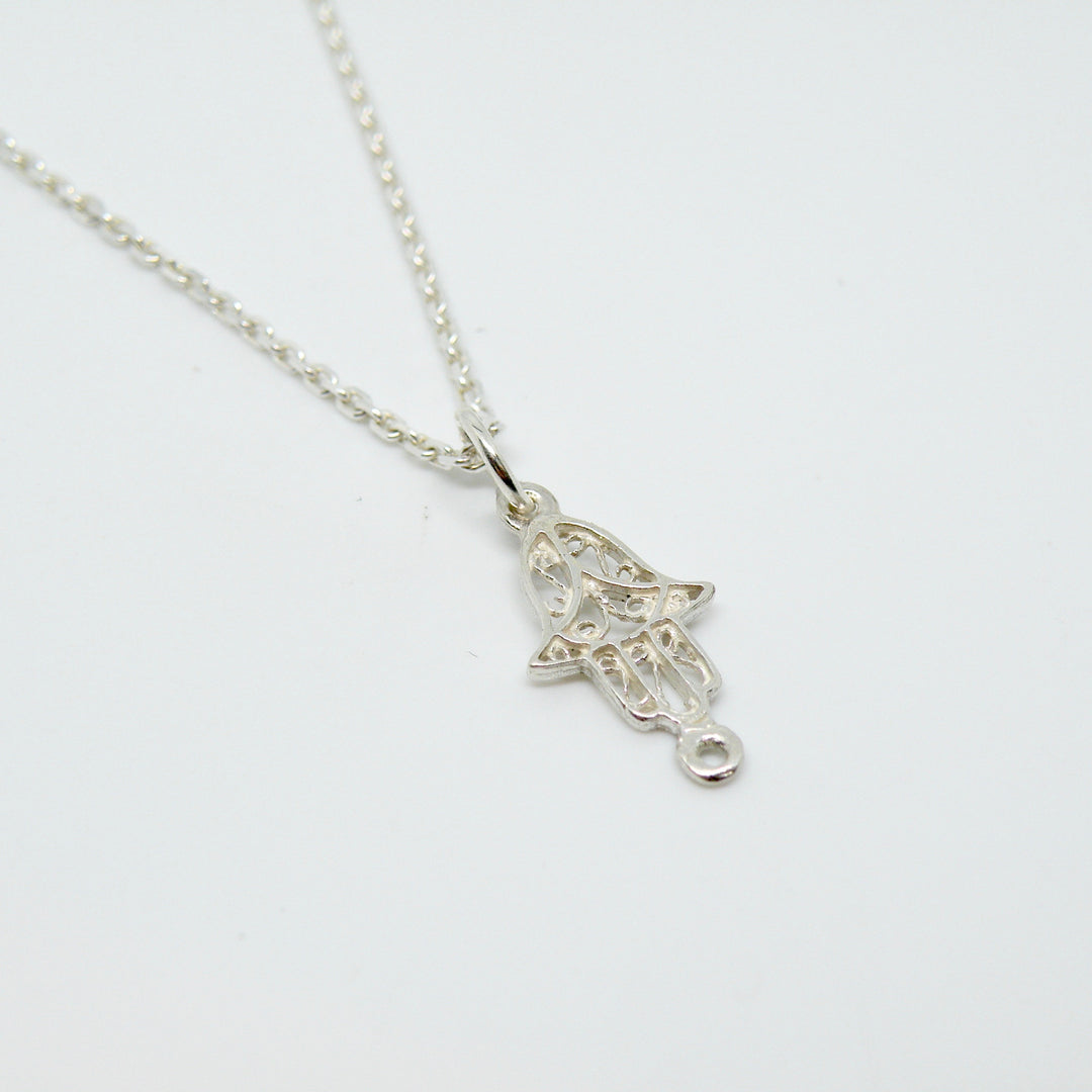 Find Mellemled, lille hamsa hånd med øsken, sterlingsølv hos Beadhouse of Copenhagen i dag, med en altid hurtig levering!