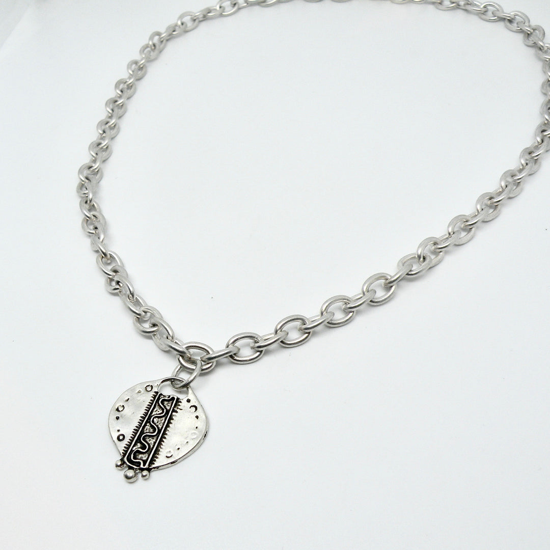 Find Halskæde, rund anker kæde med amulet, forsølvet messing, 47 cm hos Beadhouse of Copenhagen i dag, med en altid hurtig levering!