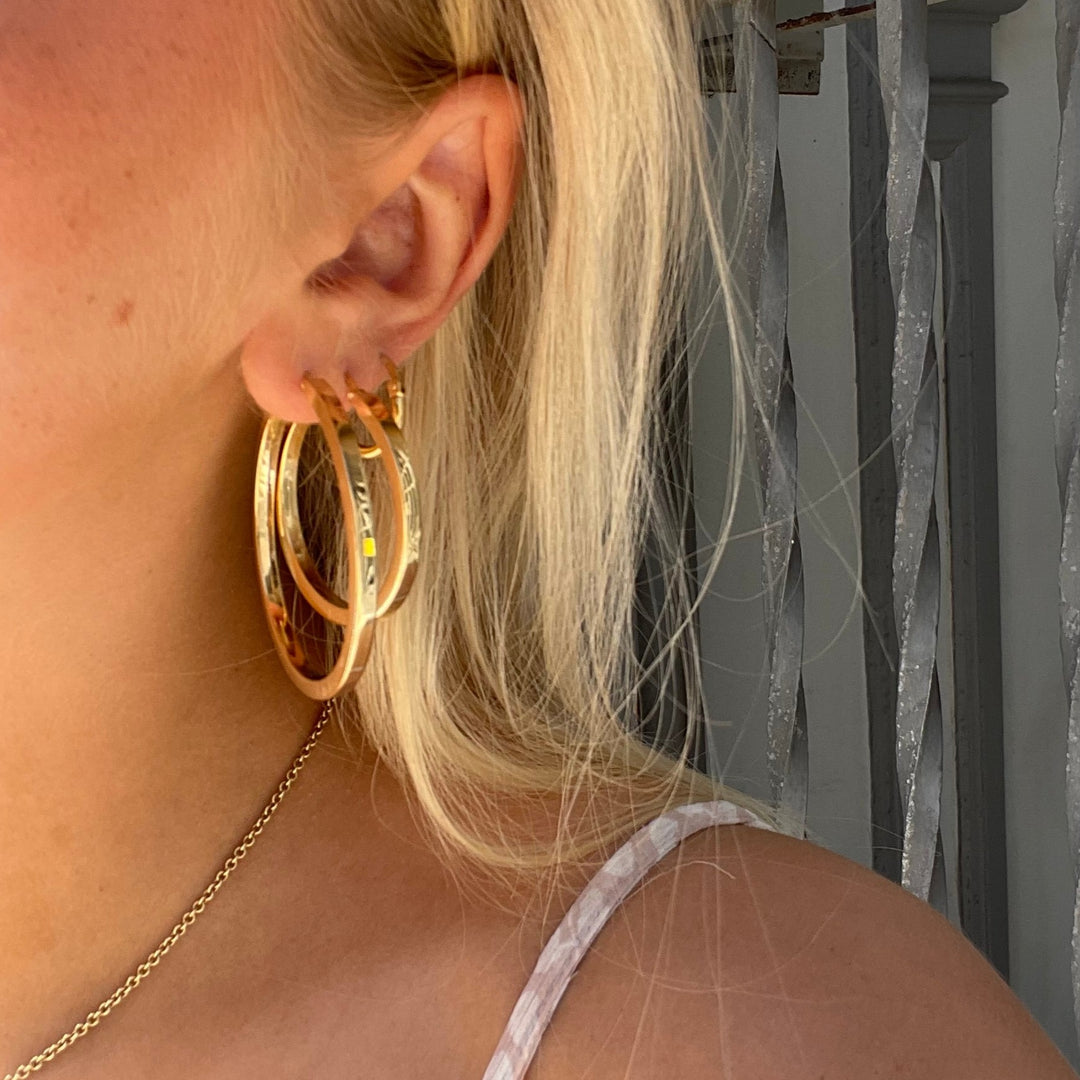 Find Øreringe, hoops firkantet, forgyldt sterlingsølv, 45 x 3 mm hos Beadhouse of Copenhagen i dag, med en altid hurtig levering!
