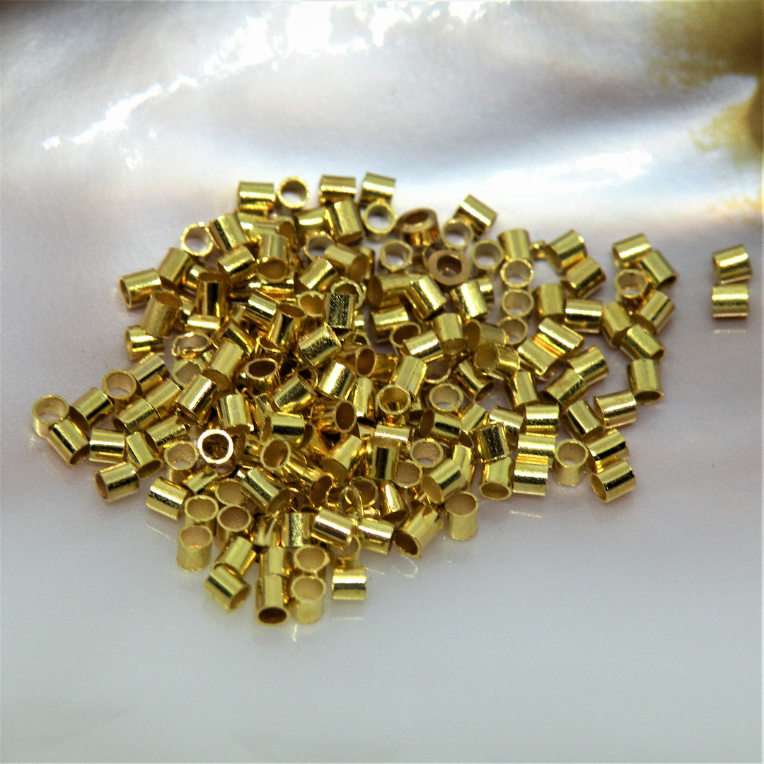 Find Klemmeperler i forgyldt messing, crims 1,5x1,0 mm hos Beadhouse of Copenhagen i dag, med en altid hurtig levering!