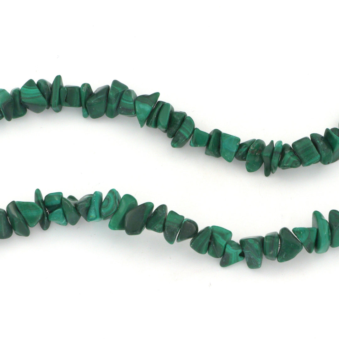 Find Smykkestensperler, string, malakit smykkesten chips, 40 cm. hos Beadhouse of Copenhagen i dag, med en altid hurtig levering!