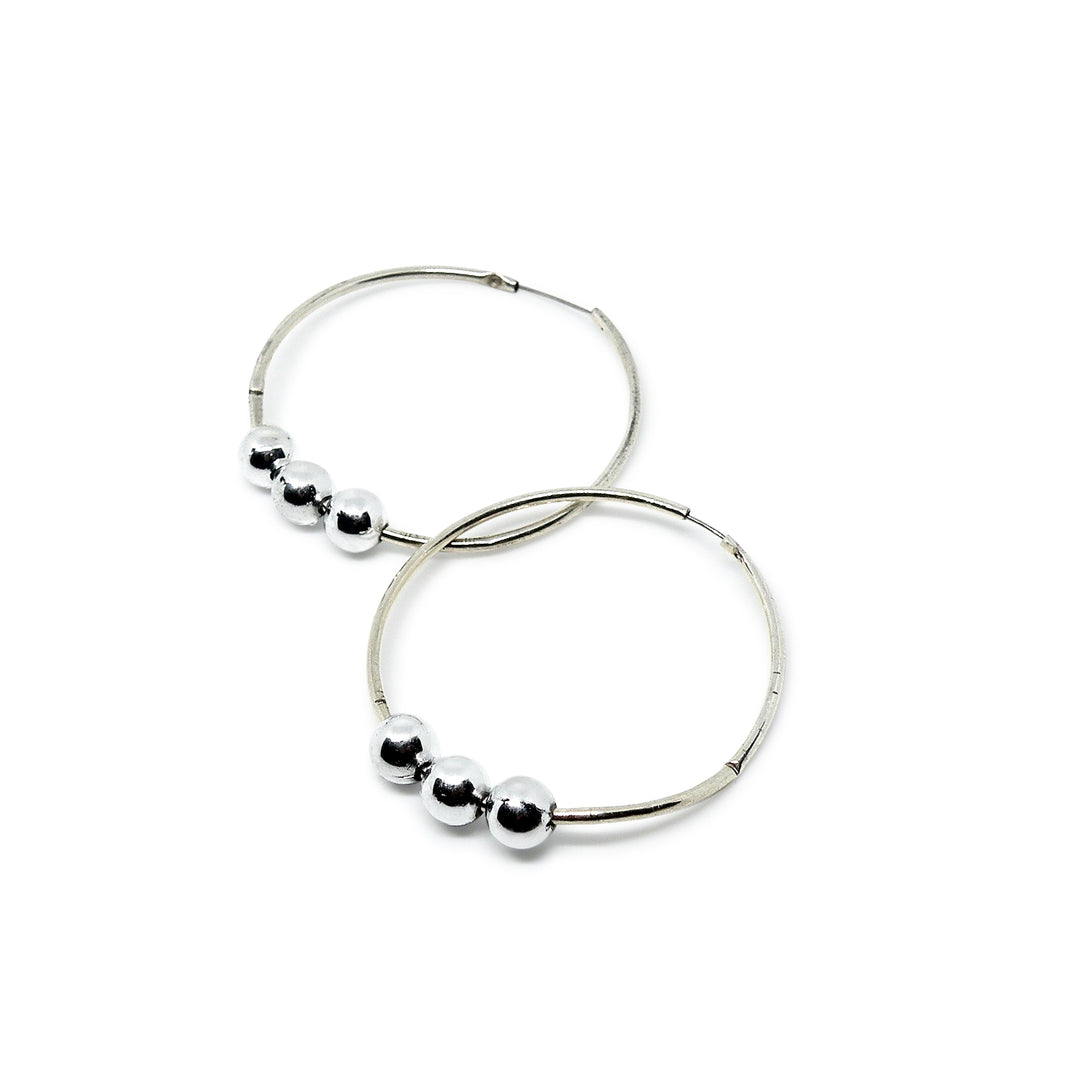 Find Øreringe, hoops med perler, forsølvet messing, 37 x 1,3 mm hos Beadhouse of Copenhagen i dag, med en altid hurtig levering!