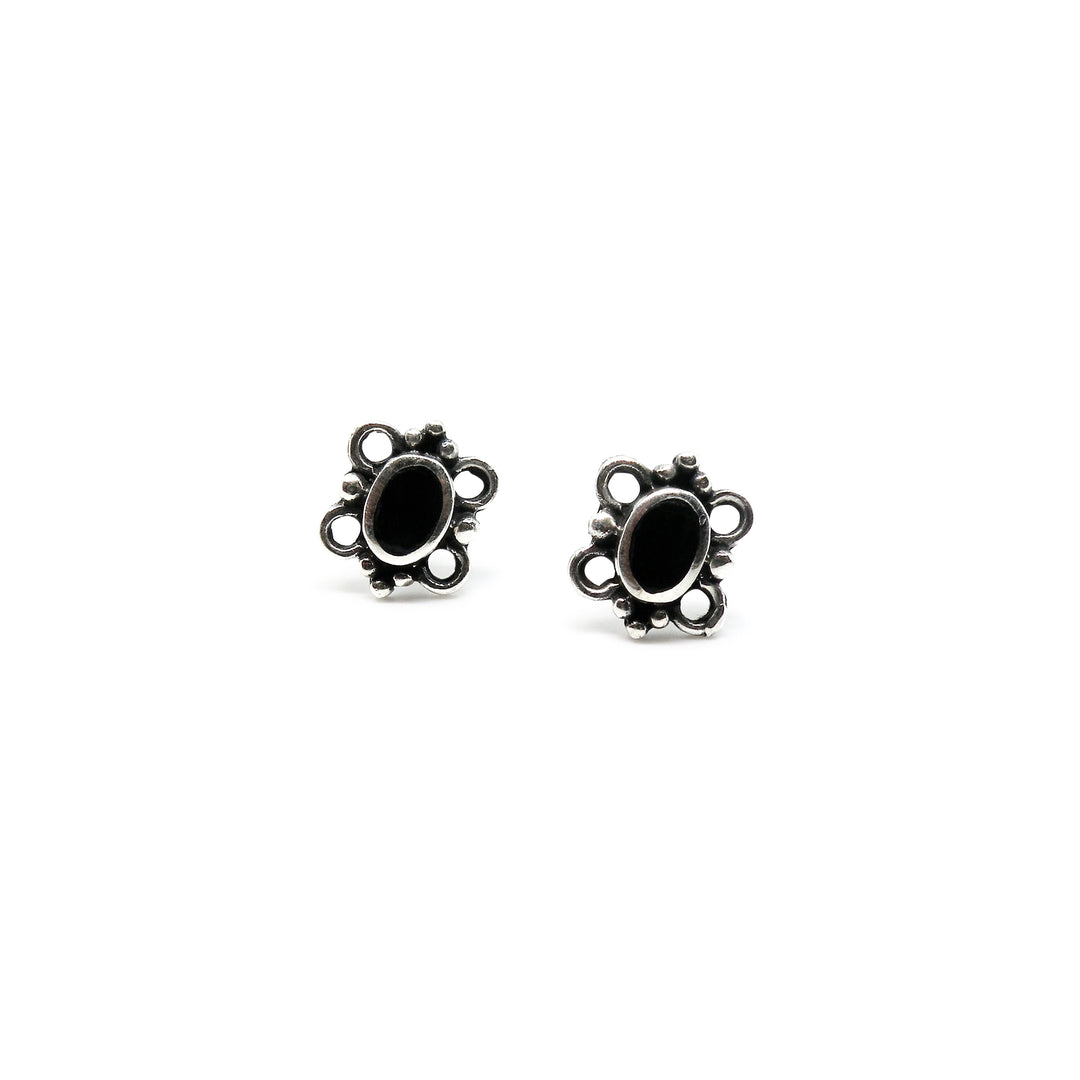 Find Øreringe, ørestikkere etnisk blomst med oval onyx, sterlingsølv, 10 mm hos Beadhouse of Copenhagen i dag, med en altid hurtig levering!