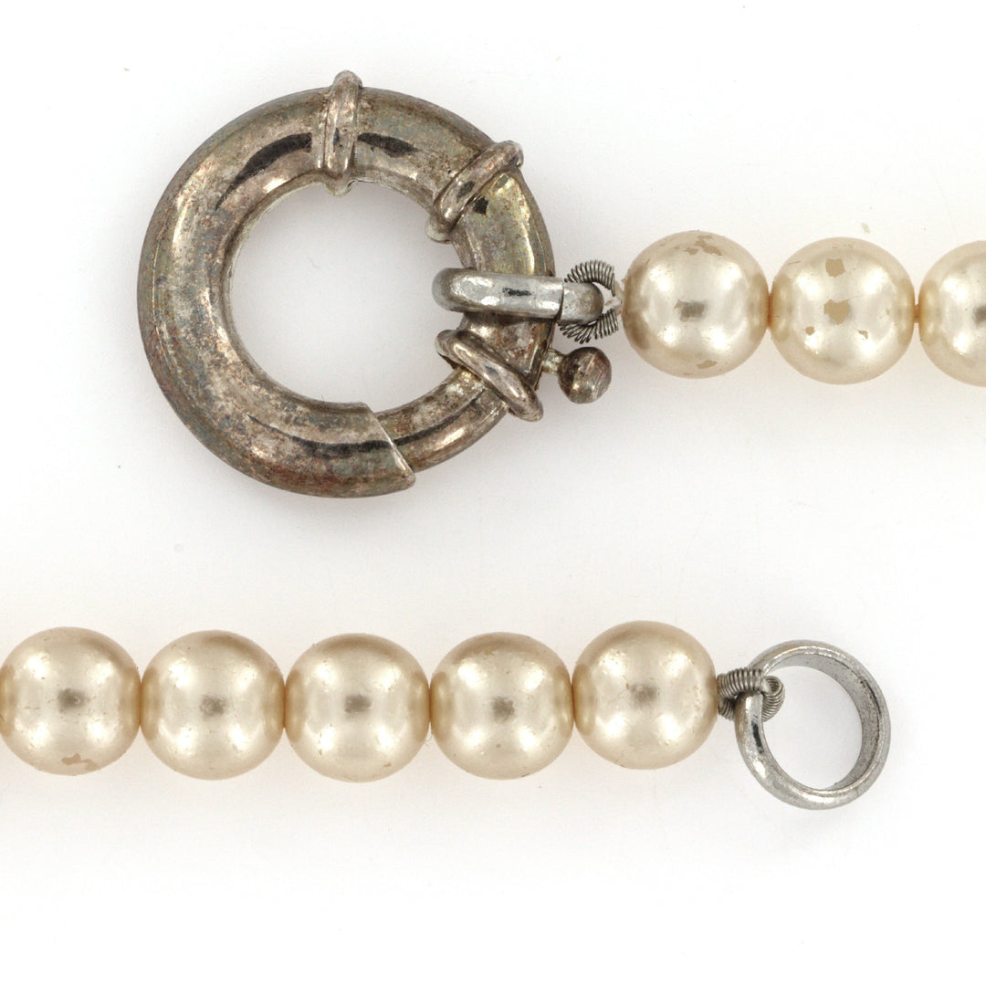Find Halskæde, beige voksperlekæde, forsølvet messing, 42 cm/8 mm, vpk012 hos Beadhouse of Copenhagen i dag, med en altid hurtig levering!