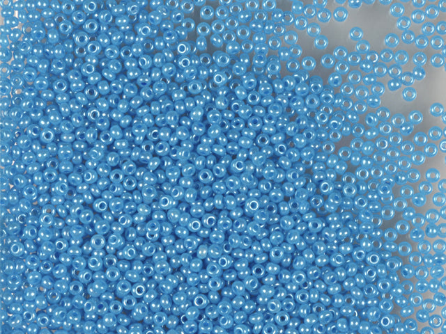 Finden Sie blaue Glasperlen, Preciosa, Ceylon-Blaugrün, Großeinkauf in unserer großen Auswahl Preciosa Seed Beads bei Beadhouse von Kopenhagen heute. Denken Sie daran, dass der Versand ab 400 DKK kostenlos ist