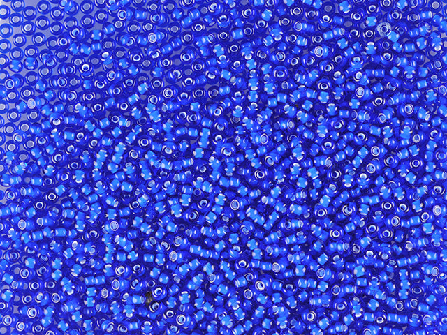 Finden Sie blaue Glasperlen, Preciosa, weiß umrandete dunkle Saphire, Großeinkäufe in unserer großen Auswahl Preciosa Seed Beads bei Beadhouse von Kopenhagen heute. Denken Sie daran, dass der Versand ab 400 DKK kostenlos ist