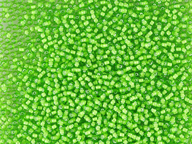 Finden Sie grüne Glasperlen, Preciosa, weiß umrandetes transparentes Grün, Großeinkauf in unserer großen Auswahl Preciosa Seed Beads bei Beadhouse von Kopenhagen heute. Denken Sie daran, dass der Versand ab 400 DKK kostenlos ist