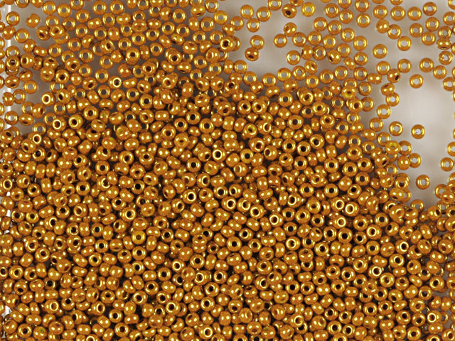 Finden Sie Goldglasperlen, Preciosa, glänzend beschichtetes Dunkelgold in unserer großen Auswahl Preciosa Seed Beads bei Beadhouse von Kopenhagen heute. Denken Sie daran, dass der Versand ab 400 DKK kostenlos ist