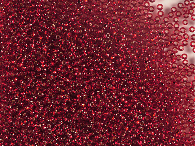 Finden Sie rote Glasperlen, Preciosa, versilberter Rubin in unserer großen Auswahl Preciosa Seed Beads bei Beadhouse von Kopenhagen heute. Denken Sie daran, dass der Versand ab 400 DKK kostenlos ist