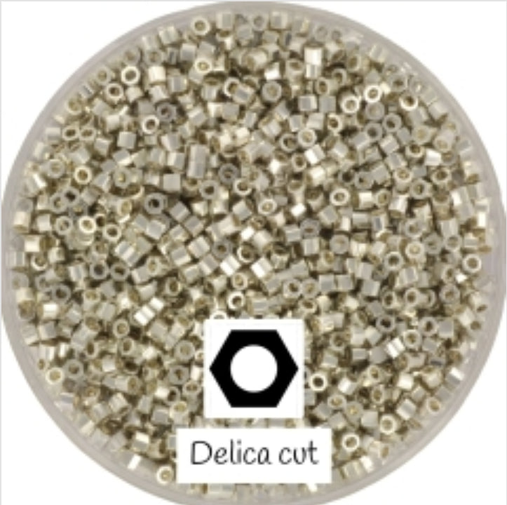 Find Sølv glasperler, kantede miyuki delica beads, sterlingsølv belagt hos Beadhouse of Copenhagen i dag, med en altid hurtig levering!