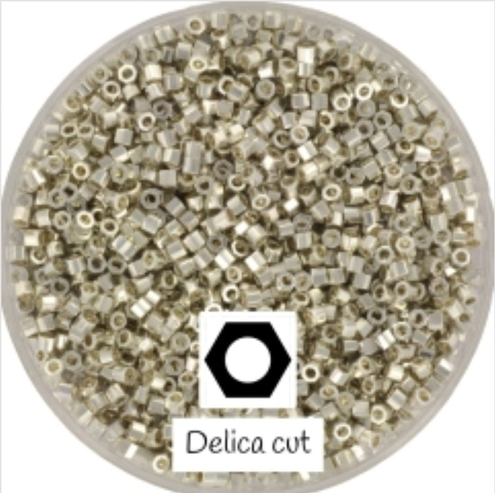 Find Sølv glasperler, kantede miyuki delica beads, sterlingsølv belagt hos Beadhouse of Copenhagen i dag, med en altid hurtig levering!