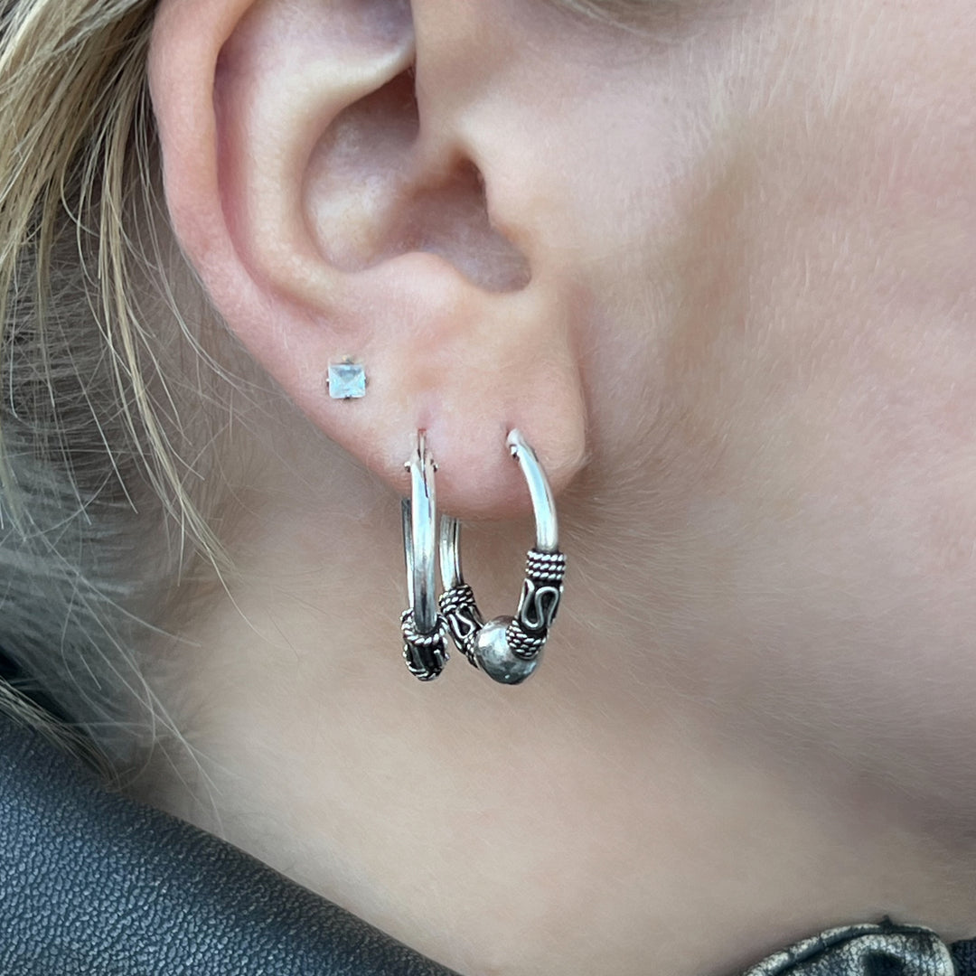 Find Øreringe, hoops med kugle, viklinger og bølger, sterlingsølv, 22 x 2 mm hos Beadhouse of Copenhagen i dag, med en altid hurtig levering!