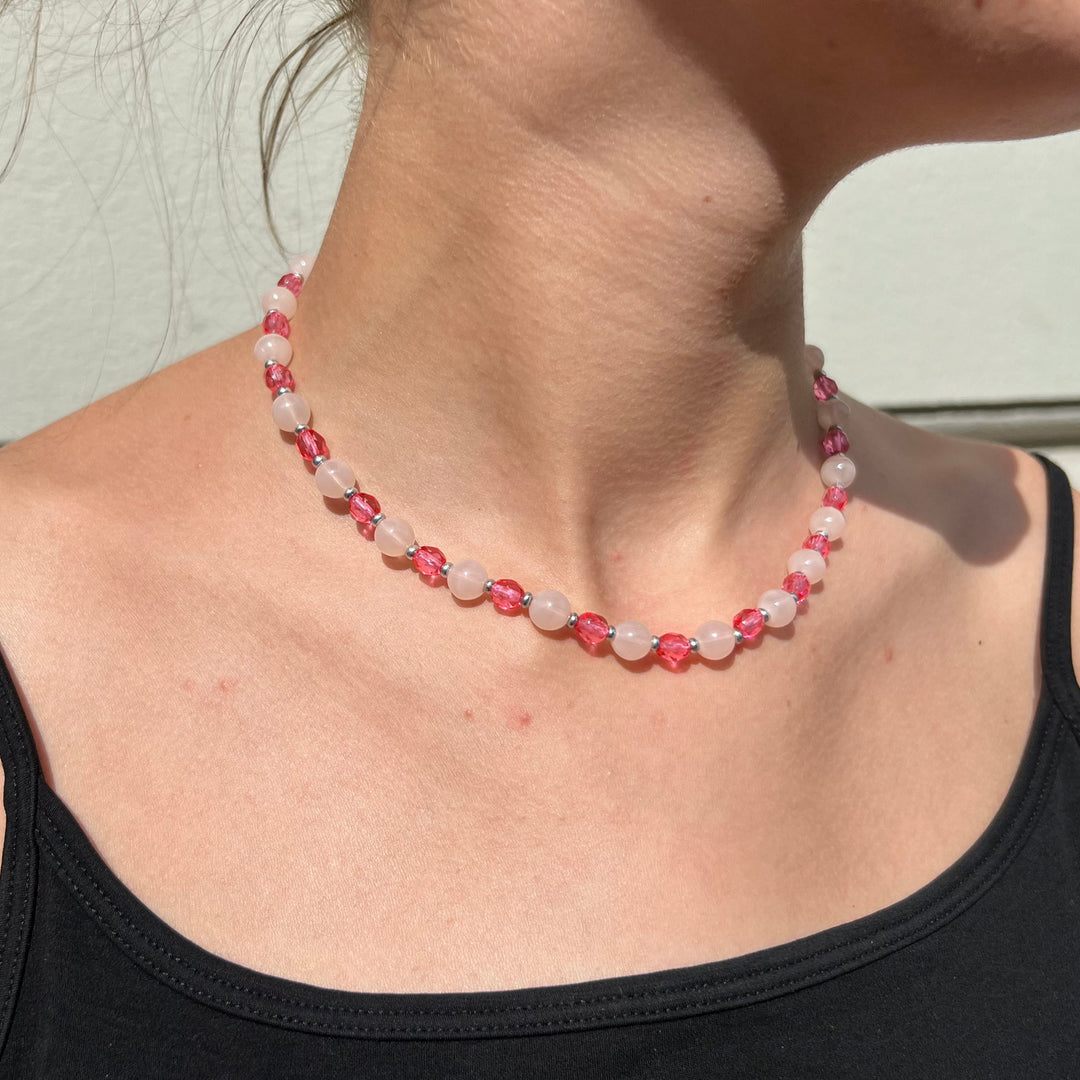Find Halskæde, runde perler, glas, pink/lyserød, 42cm hos Beadhouse of Copenhagen i dag, med en altid hurtig levering!