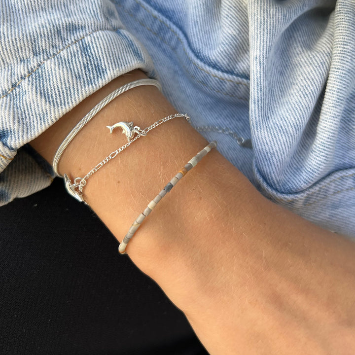 Find Armbånd, lys broget jaspis rørperler, 16 - 20 cm hos Beadhouse of Copenhagen i dag, med en altid hurtig levering!