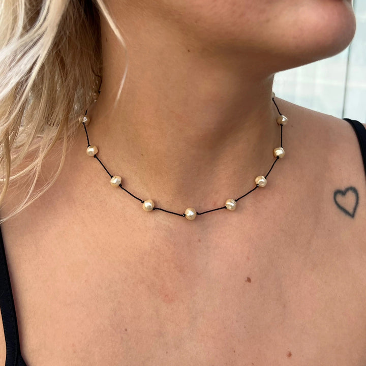 Halskæde, voksperler på nylonsnor, forsølvet messing, 40cm Beadhouse of Copenhagen