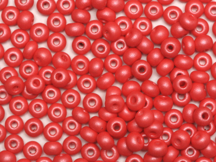 Finden Sie rote Glasperlen, Preciosa, Permalux Bright Red, Großeinkauf in unserer großen Auswahl Preciosa Seed Beads bei Beadhouse von Kopenhagen heute. Denken Sie daran, dass der Versand ab 400 DKK kostenlos ist