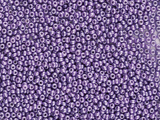 Finden Sie violette Glasperlen, Preciosa, Permalux Bright Purple, Großeinkäufe in unserer großen Auswahl Preciosa Seed Beads bei Beadhouse von Kopenhagen heute. Denken Sie daran, dass der Versand ab 400 DKK kostenlos ist