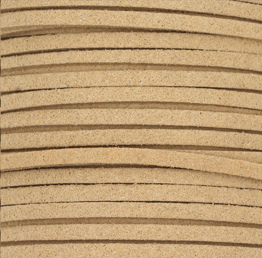 Find Snor, beige, natur, ruskind 3 mm x 1,5 m hos Beadhouse of Copenhagen i dag, med en altid hurtig levering!