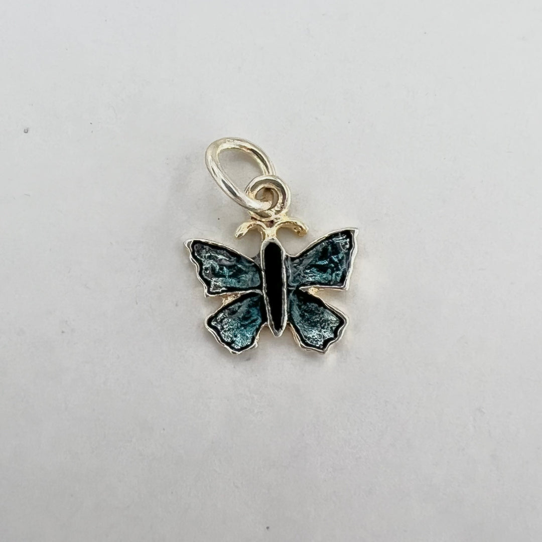 Find Vedhæng, sommerfugl, forsølvet messing, 20 x 19 mm hos Beadhouse of Copenhagen i dag, med en altid hurtig levering!