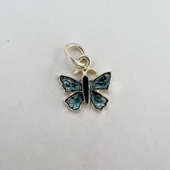 Find Vedhæng, sommerfugl, forsølvet messing, 20 x 19 mm hos Beadhouse of Copenhagen i dag, med en altid hurtig levering!