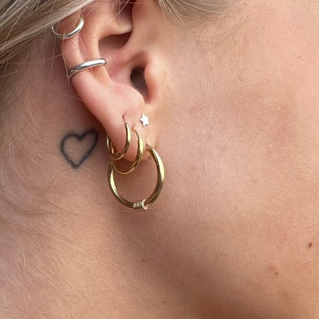 Find Øreringe, hoops med viklinger, forgyldt sterlingsølv 20 x 2 mm hos Beadhouse of Copenhagen i dag, med en altid hurtig levering!