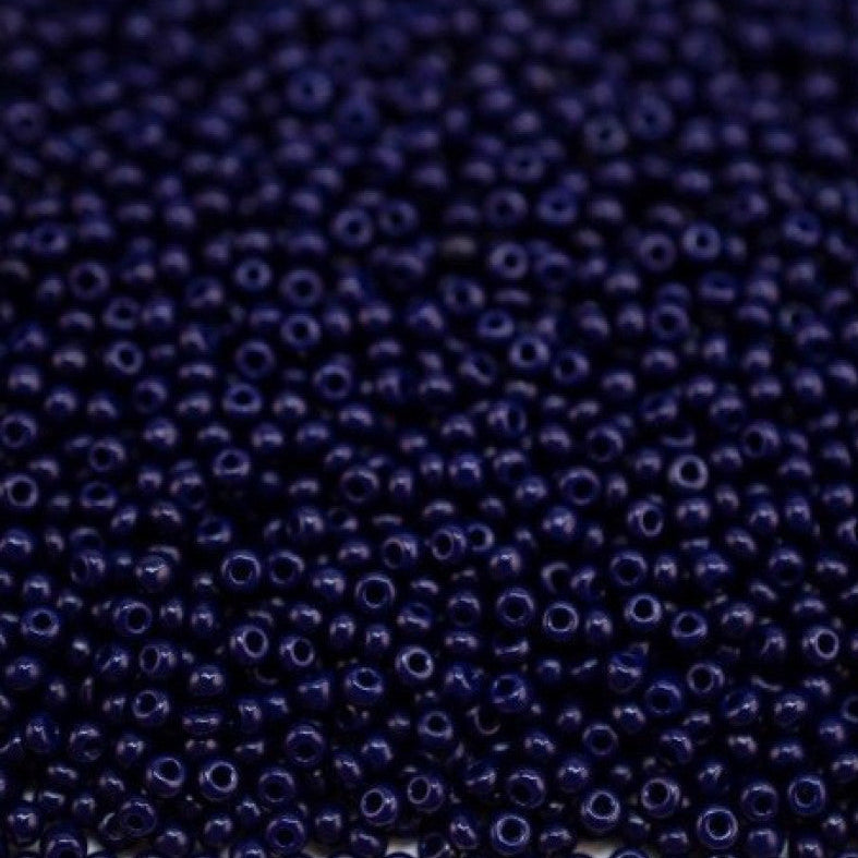 Finden Sie blaue Glasperlen, Preciosa, natürliches undurchsichtiges Dunkelblau, Großeinkauf in unserer großen Auswahl Preciosa Seed Beads bei Beadhouse von Kopenhagen heute. Denken Sie daran, dass der Versand ab 400 DKK kostenlos ist