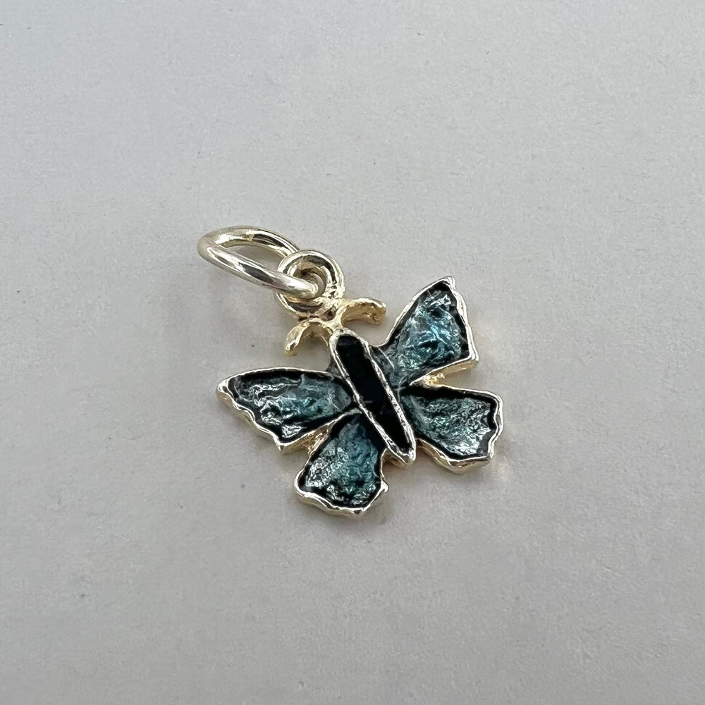 Find Vedhæng, sommerfugl, forsølvet messing, 20 x 19 mm hos Beadhouse of Copenhagen i dag, med en altid hurtig levering!