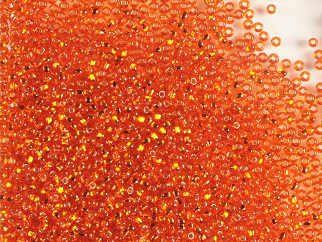 Finden Sie orangefarbene Glasperlen, Preciosa, versilberte transparente Hyazinthe, Großeinkäufe in unserer großen Auswahl Preciosa Seed Beads bei Beadhouse von Kopenhagen heute. Denken Sie daran, dass der Versand ab 400 DKK kostenlos ist