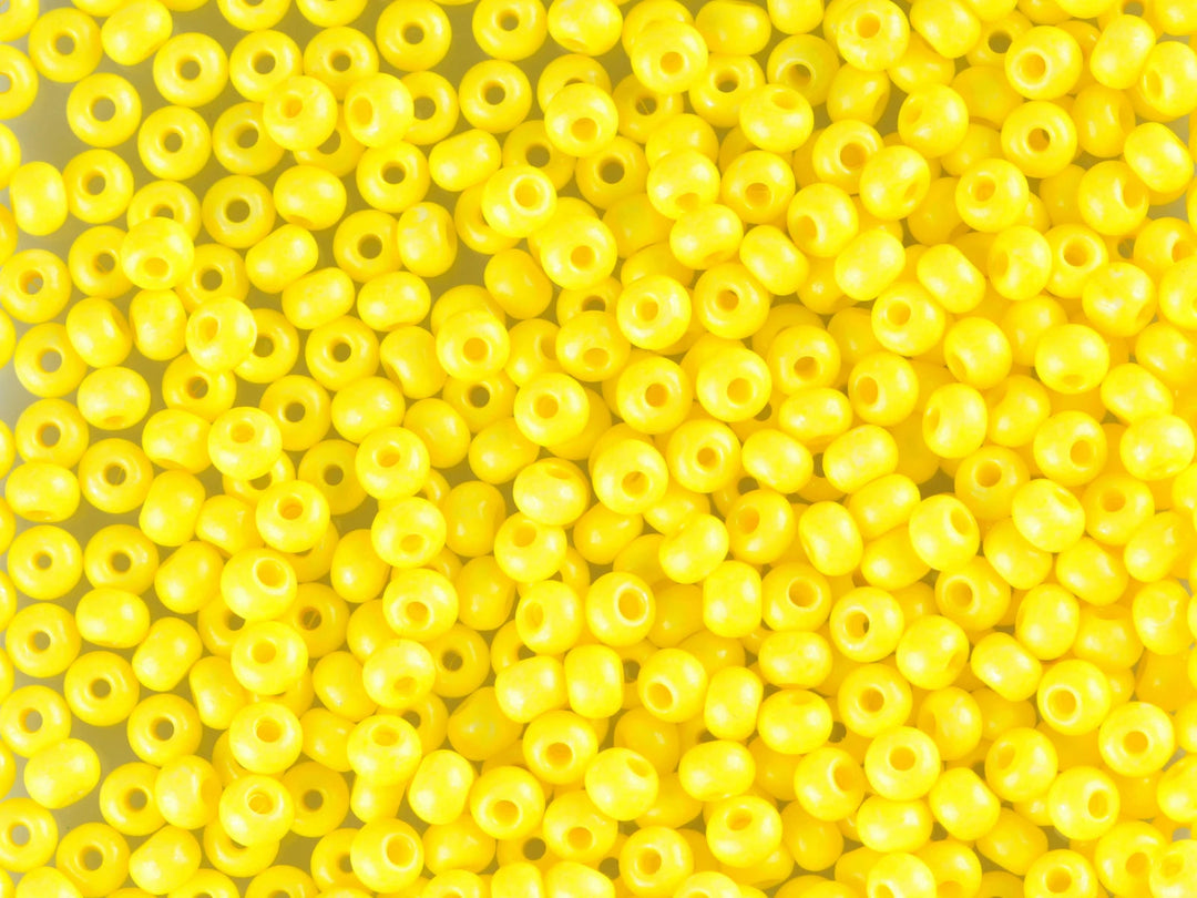 Finden Sie gelbe Glasperlen, Preciosa, intensiv gelb gefärbtes Kreideweiß in unserer großen Auswahl Preciosa Seed Beads bei Beadhouse von Kopenhagen heute. Denken Sie daran, dass der Versand ab 400 DKK kostenlos ist