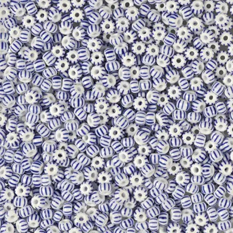 Gestreifte Glasperlen, Preciosa, weiß/blau eng gestreift, Großeinkauf 
