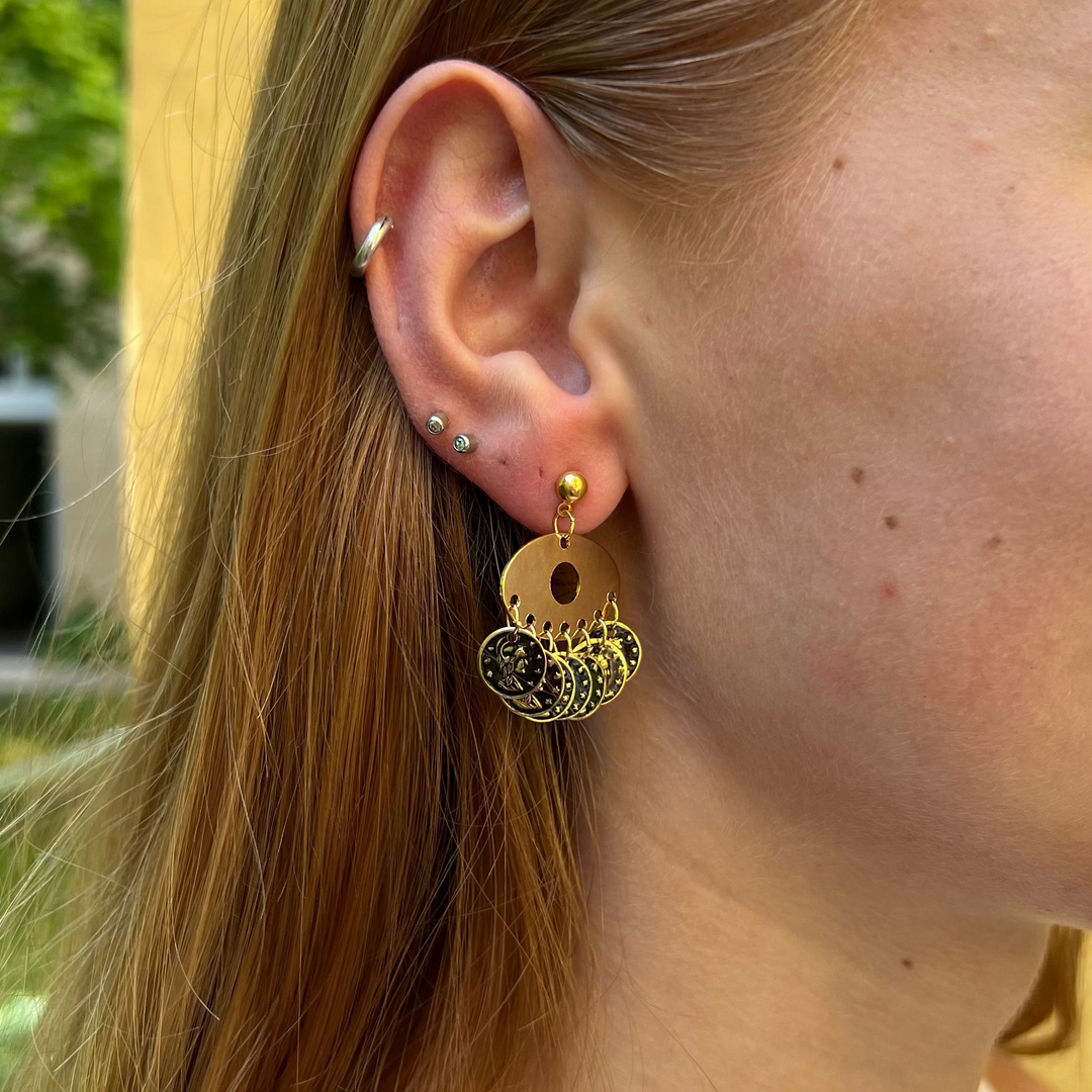 Finden Sie Ohrringe, Bauchtänzerin-Ohrstecker, vergoldetes Messing aus unserer großen Auswahl an Ohrringen unter Beadhouse von Kopenhagen heute. Denken Sie daran, dass der Versand ab 400 DKK kostenlos ist