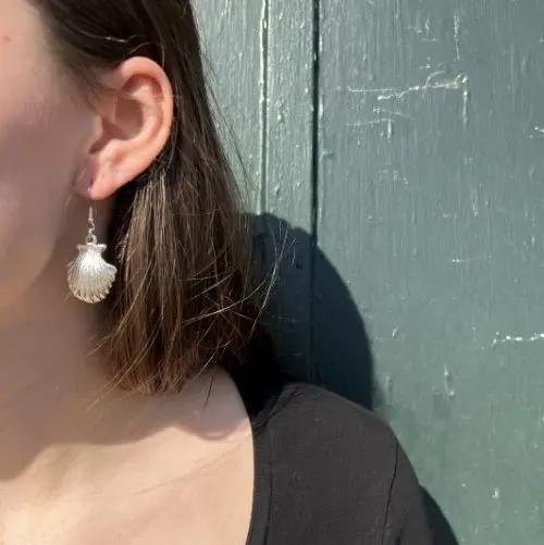 Øreringe, ørekrog musling, forsølvet og forgyldt messing Beadhouse of Copenhagen