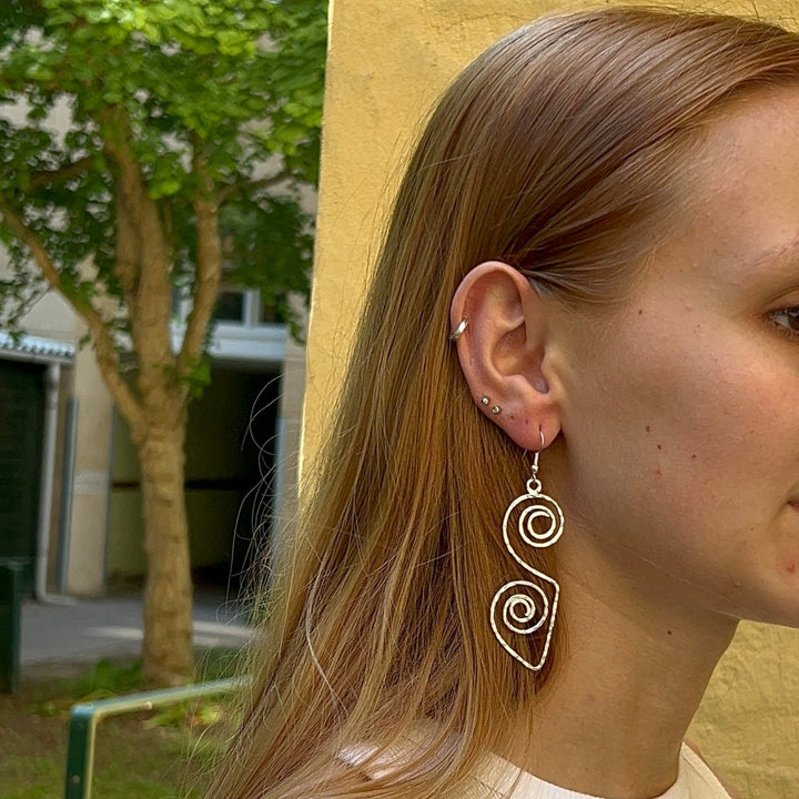 Finden Sie Ohrringe, Ohrhaken Doppelspirale, versilbertes und vergoldetes Messing in unserer großen Auswahl an Ohrringen unter Beadhouse von Kopenhagen heute. Denken Sie daran, dass der Versand ab 400 DKK kostenlos ist