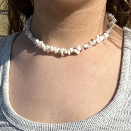 Find Halskæde, hvid jade chips, forgyldt stål, 40-45 cm hos Beadhouse of Copenhagen i dag, med en altid hurtig levering!