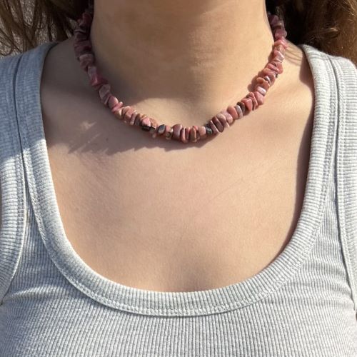 Find Halskæde, rhodonit chips, forgyldt stål, 40-45 cm hos Beadhouse of Copenhagen i dag, med en altid hurtig levering!
