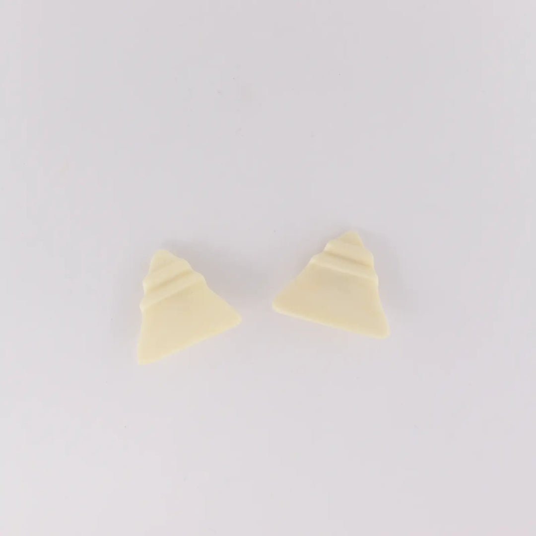 Øreringe, clips, trekant med bølge, forsølvet messing Beadhouse of Copenhagen