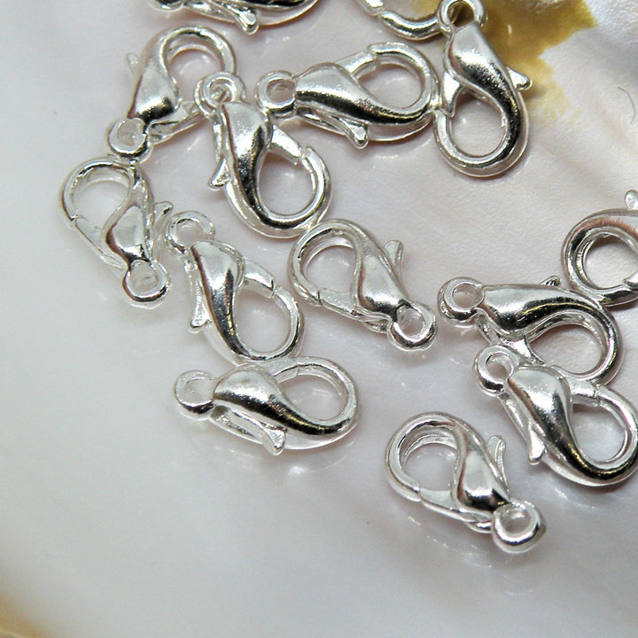 Find Karabin lås, zamak forsølvet, 6x11mm hos Beadhouse of Copenhagen i dag, med en altid hurtig levering!