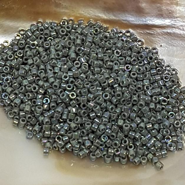 Find Grå glasperler, miyuki delica beads, opaque ab grey hos Beadhouse of Copenhagen i dag, med en altid hurtig levering!