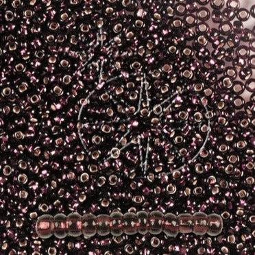 Find Lilla glasperler, preciosa, silverlined dark purple, storkøb hos Beadhouse of Copenhagen i dag, med en altid hurtig levering!