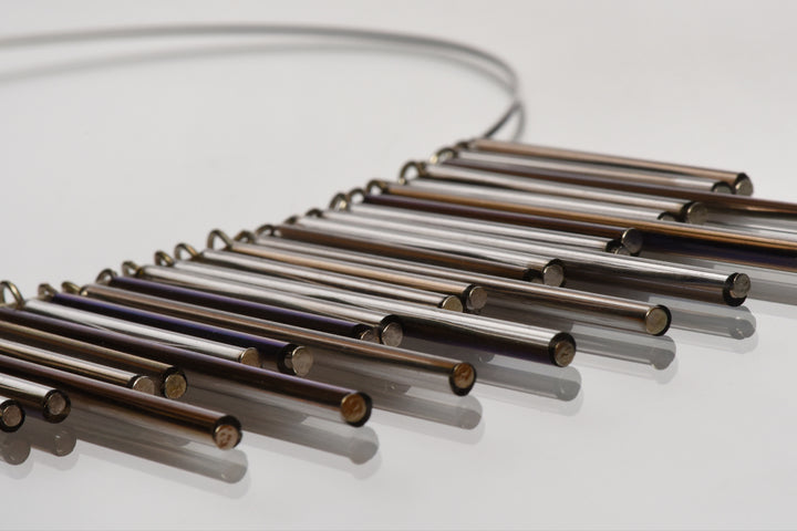 Find Blå glasperler, preciosa dark sapphire tubes, 40 x 3 mm hos Beadhouse of Copenhagen i dag, med en altid hurtig levering!