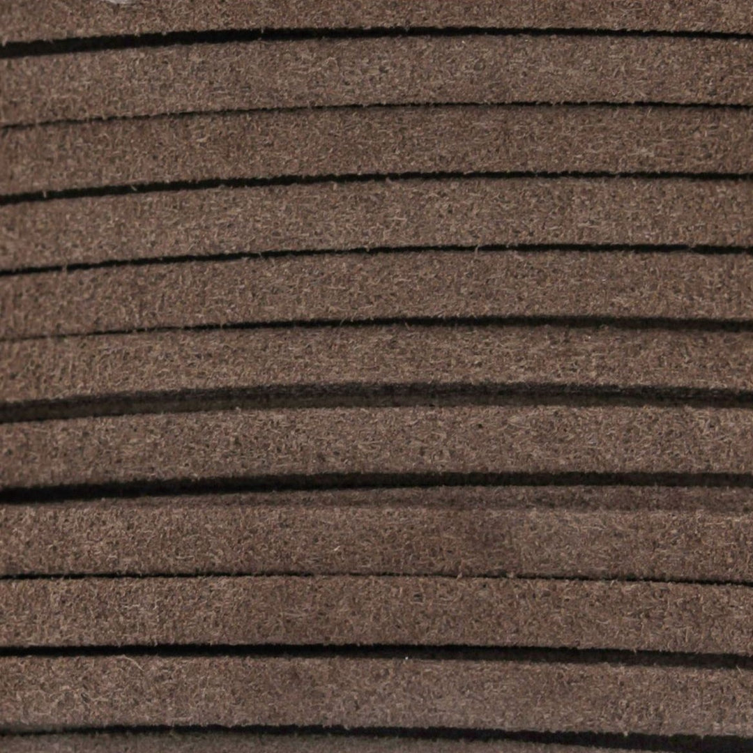 Find Snor, gråbrun, ruskind 3 mm x 1,5 m hos Beadhouse of Copenhagen i dag, med en altid hurtig levering!