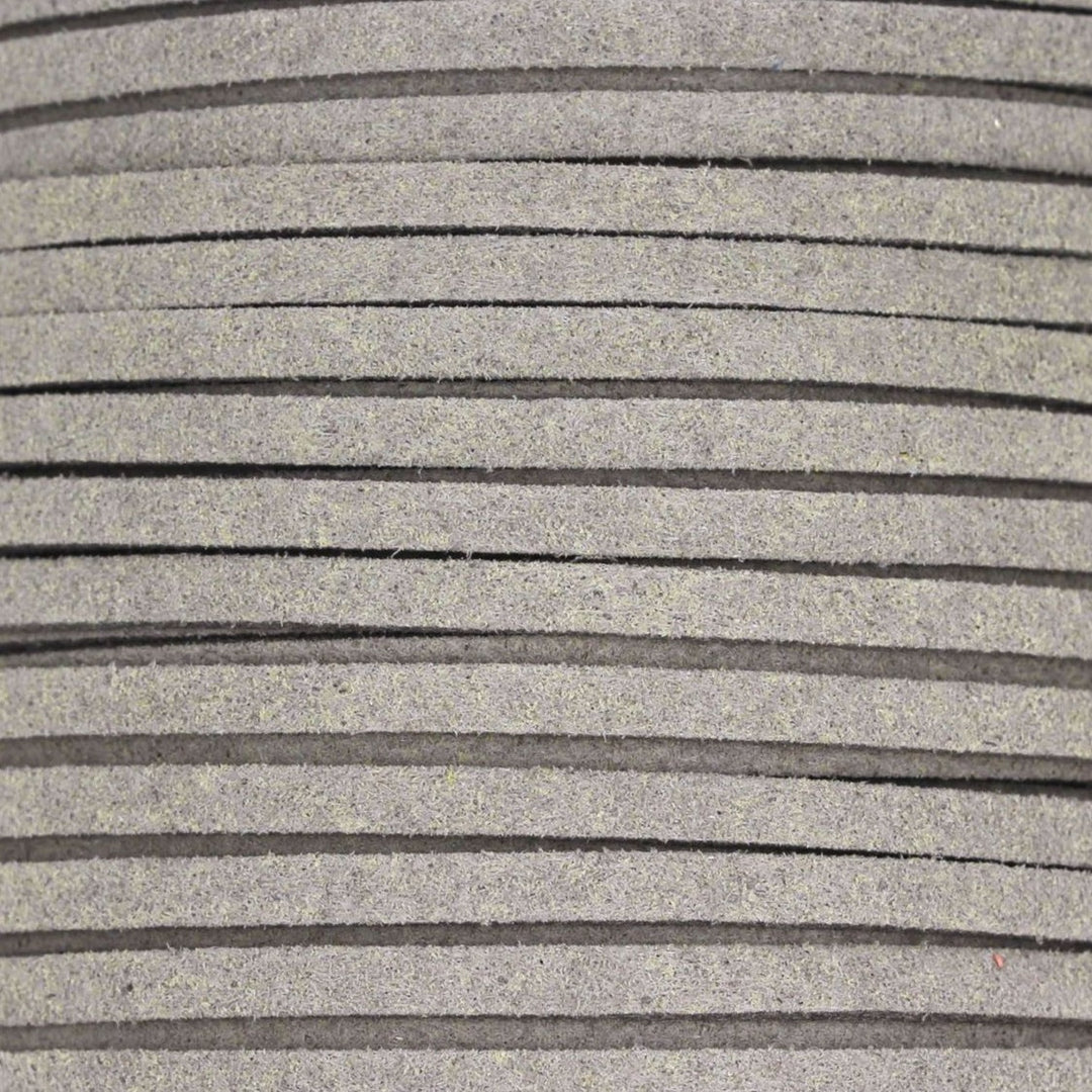 Find Snor, lys grå, ruskind 3 mm x 1,5 m hos Beadhouse of Copenhagen i dag, med en altid hurtig levering!