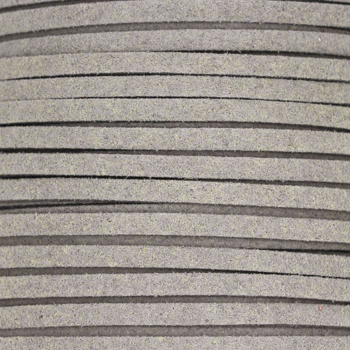 Find Snor, lys grå, ruskind 3 mm x 1,5 m hos Beadhouse of Copenhagen i dag, med en altid hurtig levering!